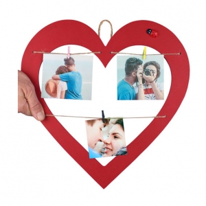  - İpli Mandallı Ahşap Kırmızı Kalp Çerçeve 35x36 cm